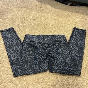 Zyia Active Blue Cheetah Scrunched Back Leggings - Size 12